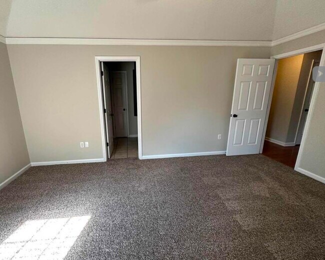 Building Photo - 8784 Overcup Oaks Dr