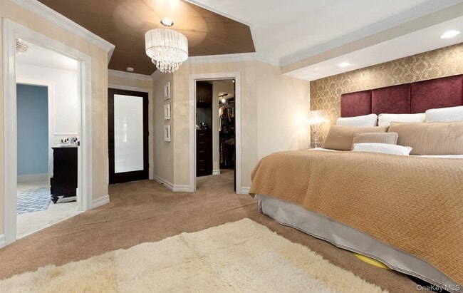 Building Photo - 847 E Broadway