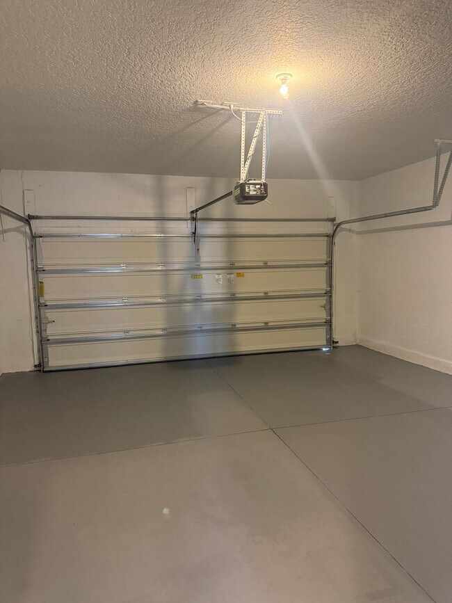 Building Photo - Home in WATERLEIGH Winter Garden!