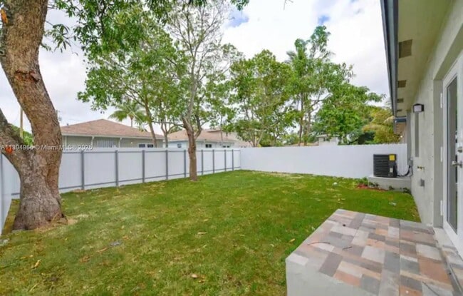 Building Photo - 8758 NW 22nd Ct