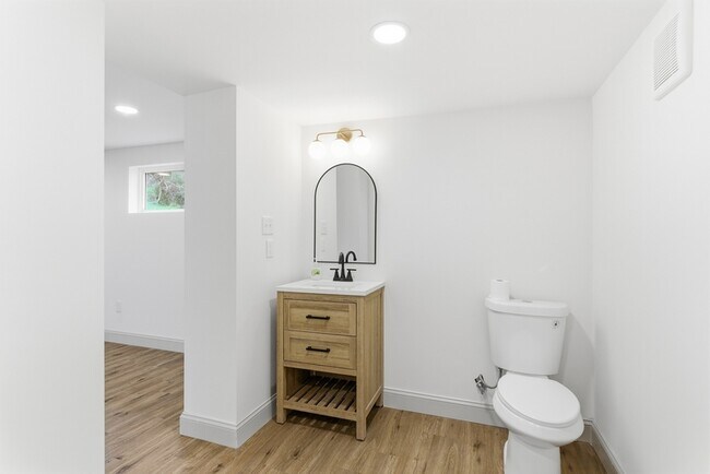 Building Photo - 944 Murphy Ave