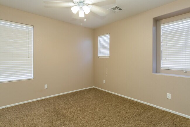 Building Photo - 7921 Point Oaks Ct
