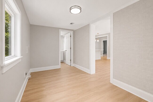 Building Photo - Move In by 7/1 & Save $500 OFF JULY Rent — Fully Renovated Gem!!!