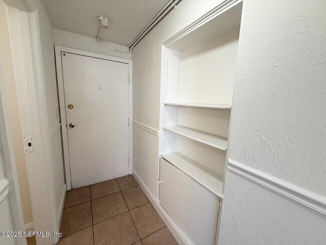 Building Photo - 311 W Ashley St
