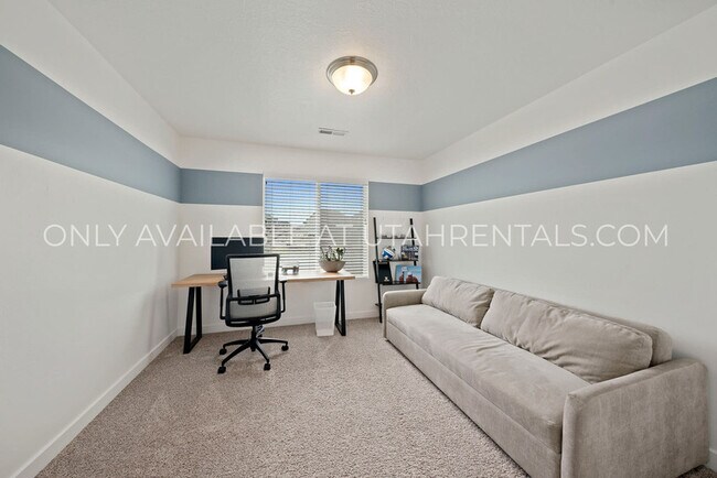 Building Photo - 341 N Angus Dr