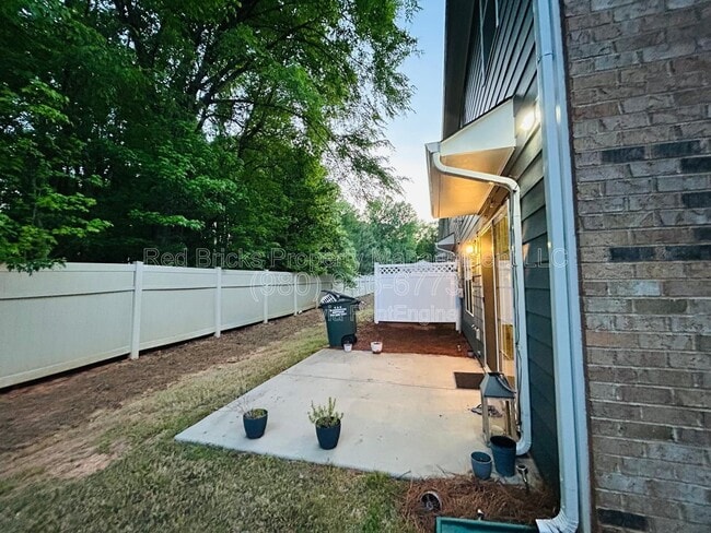 Building Photo - 9315 Grand Valley Dr