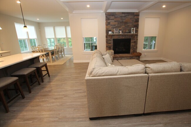 Building Photo - Spring Breeze Beauty! What a house!!!!!