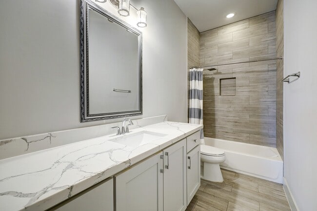 Building Photo - 609 W Pierce St