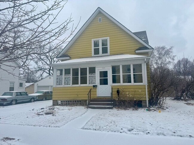 Building Photo - 909 S 6th Ave