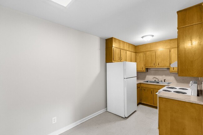 Building Photo - Celeste Manor - 1 Bedroom / 1 Bathroom Apartment