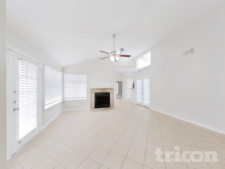 Building Photo - 6615 Laurel Glen Dr