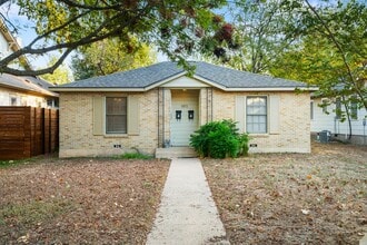 Building Photo - Rosedale Charmer - Wood Floors  - 1 BD / 1BA - W/D - Patio - Covered Parking - $1500