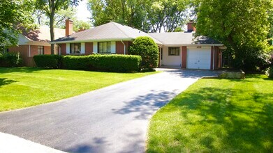 Building Photo - 459 Highcrest Dr