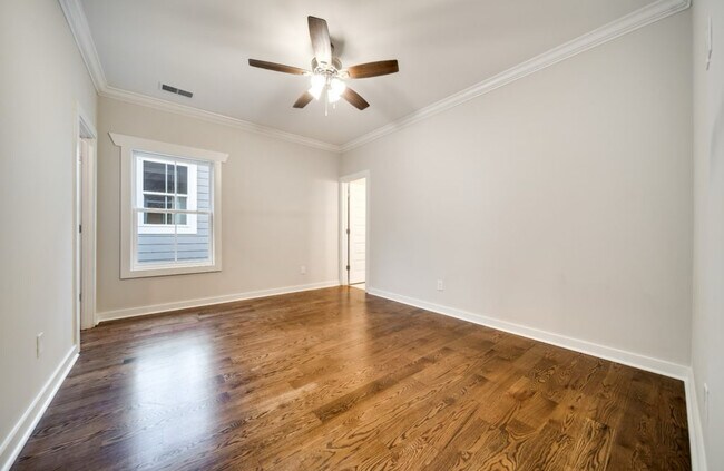 Building Photo - 4010B Clifton Ave