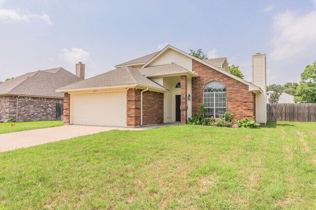 Building Photo - Coming Soon! 2 Story, 3 Bedroom Home in Be...