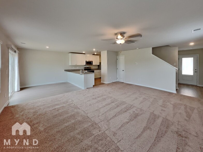 Building Photo - 121 Royal Mdw Dr