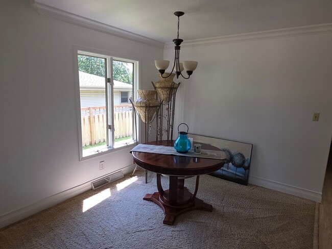Building Photo - Updated 3 bedroom 2 bathroom Oak Creek ranch