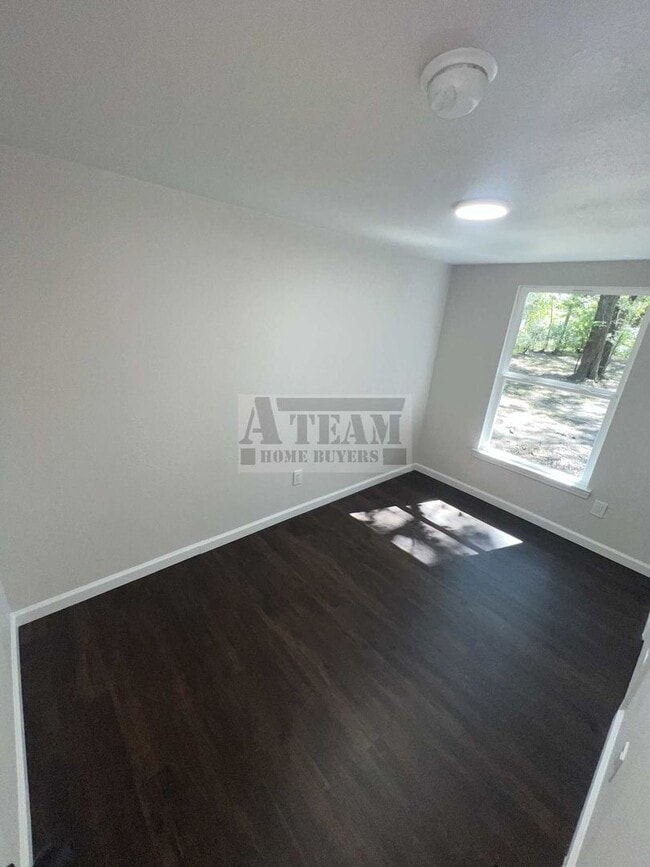 Building Photo - Beautiful Remodeled 3 Bed 1.5 Bath