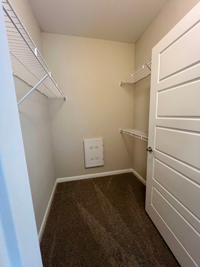 Building Photo - 404 Houston Ridge Dr