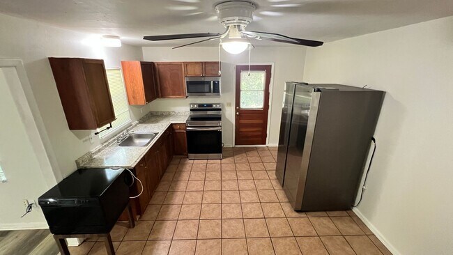 Building Photo - Beautiful 3 Bedroom, 1.5 Bathroom Home in Deland!!