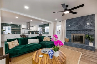 Building Photo - 306 W Lookout Dr