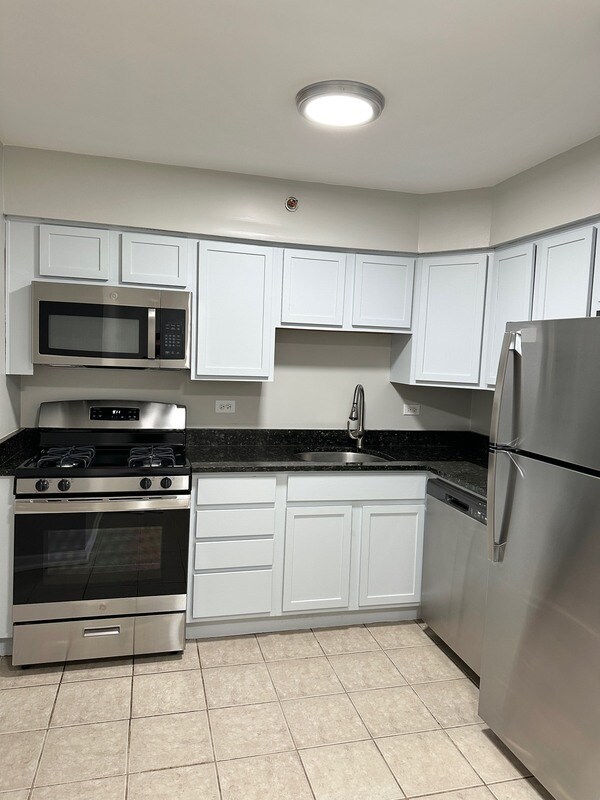 Building Photo - 8635 84th Ct