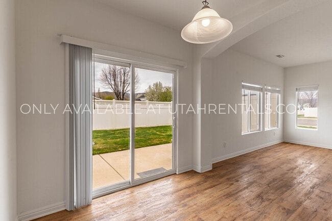 Building Photo - 211 Greenfield Cir