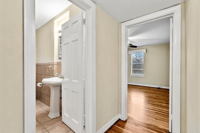 Building Photo - 1630 1st Ave