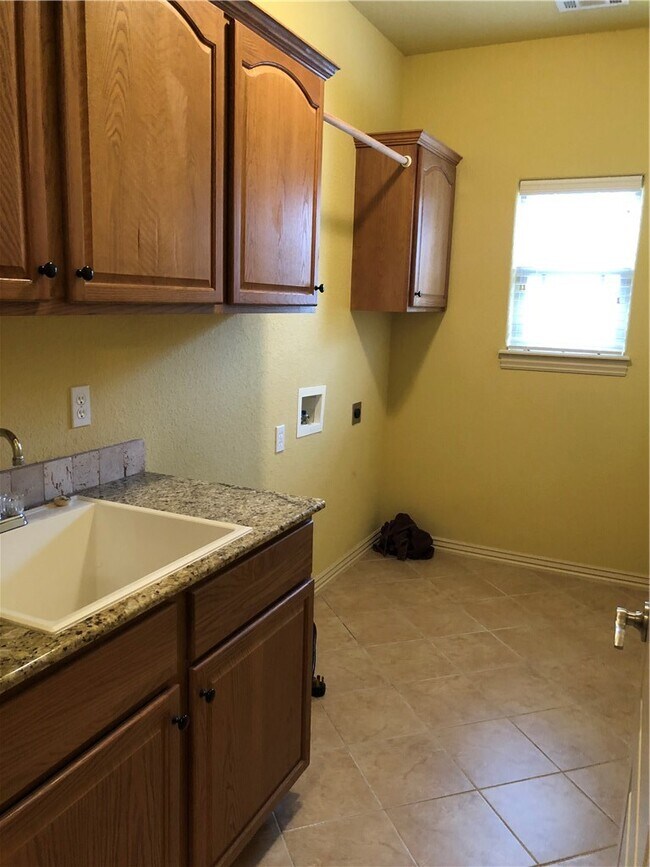 Building Photo - 574 Westford St