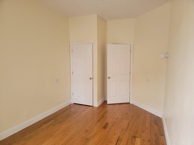 Building Photo - 100 LINDEN Ave