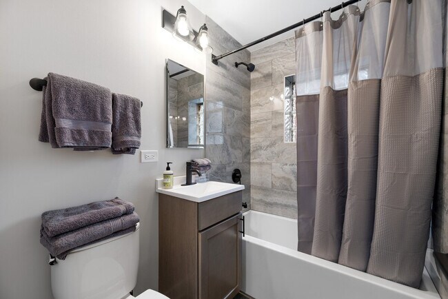 Building Photo - 1001 W Howard St