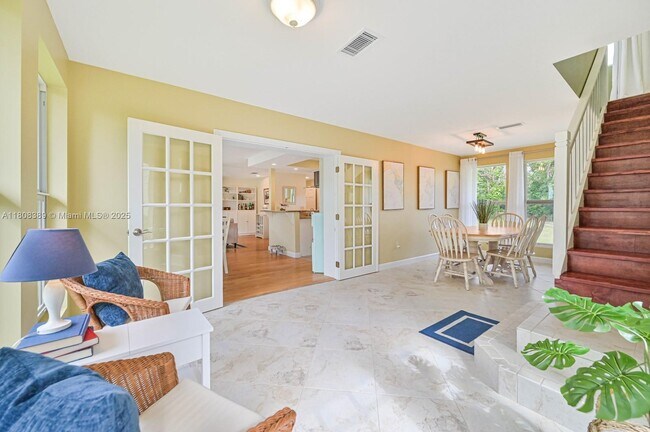 Building Photo - 671 Live Oak Ln