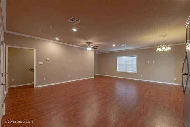 Primary Photo - 307 Boyett St
