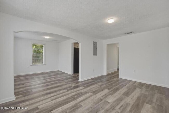 Building Photo - 1216 W 24th St