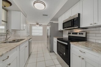 Building Photo - 5135 Cardiff Dr