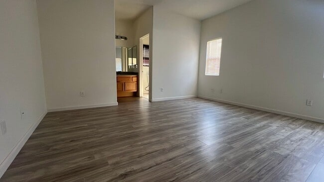 Building Photo - East Lancaster Home