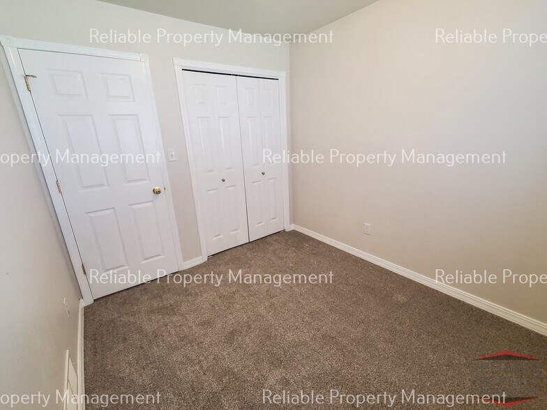 Building Photo - 4440 E Ladino Dr