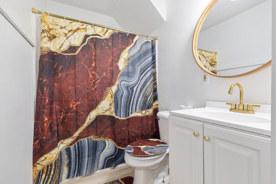 Building Photo - 1335 Nylic St