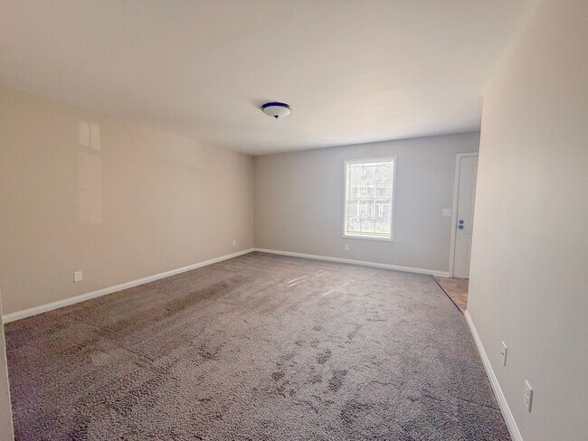 Building Photo - 42 Eastgate Cir