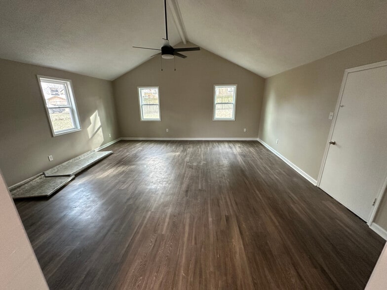 Building Photo - 1153 Claiborne Dr