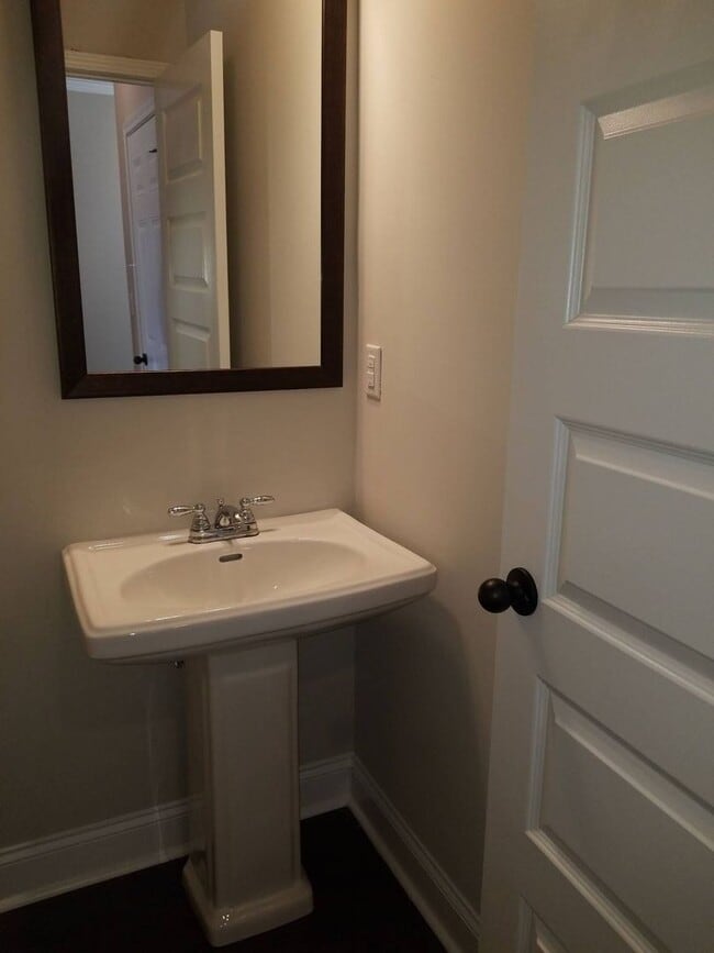 Building Photo - Single Family 3 Bedroom Townhome in Woodstock!