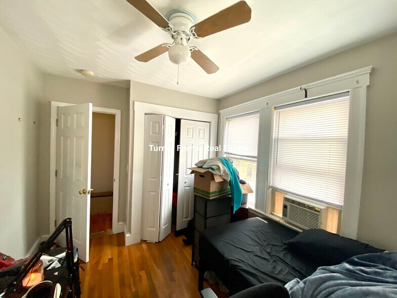 Building Photo - 9 Arlington St