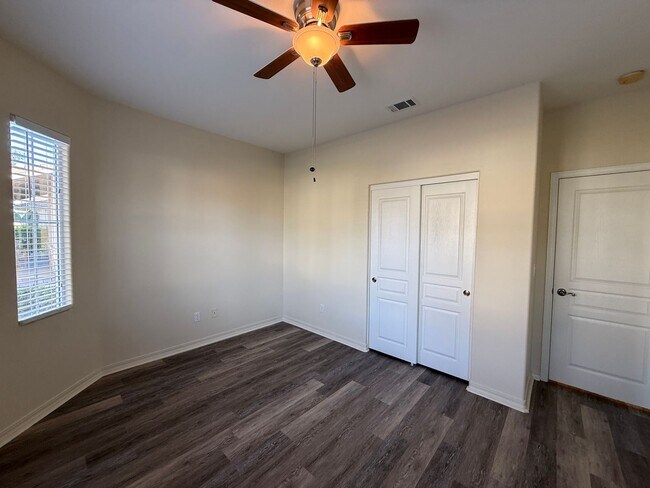 Building Photo - Beautiful Bradley Square Single Story Home With Easy Access to Shopping/101 Frwy