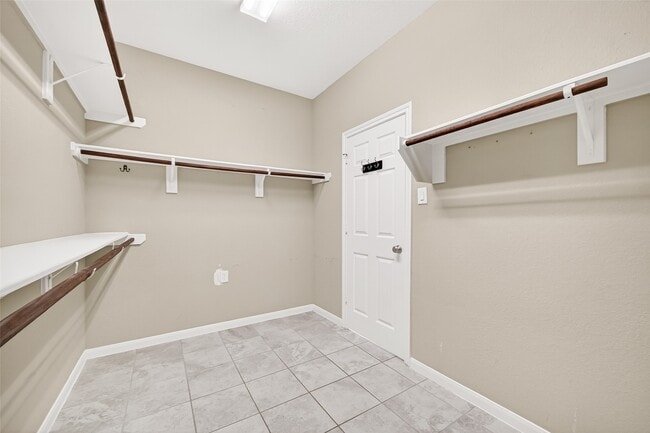 Building Photo - 3854 Fleetwood Falls Ln