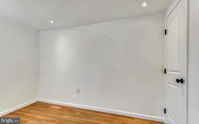 Building Photo - 3422 Roland Ave