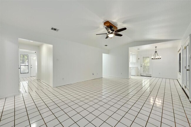 Building Photo - 6713 Silvermine Dr