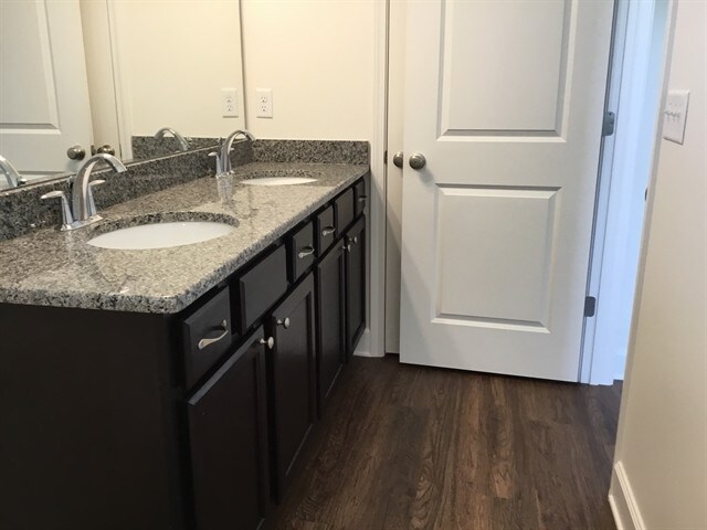 Building Photo - 3080 Creek Village Ln