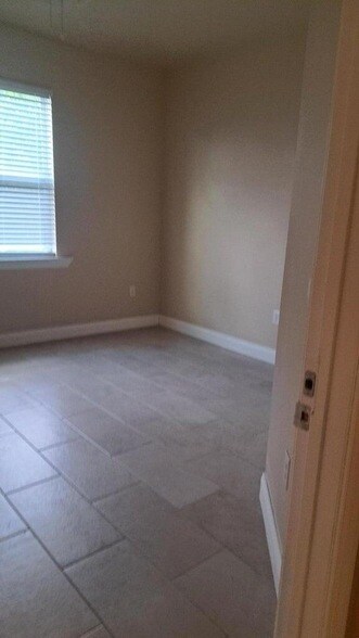 Building Photo - 301 SE Bayview Terrace