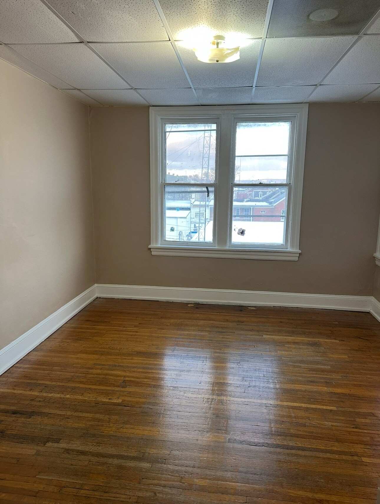 Building Photo - 112 E Washington St