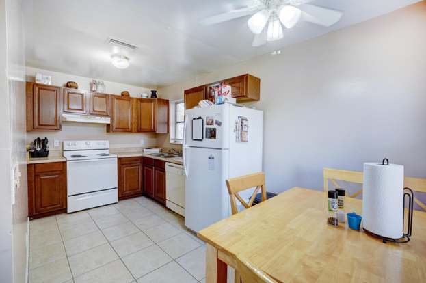 Building Photo - 8867 Sunset Dr
